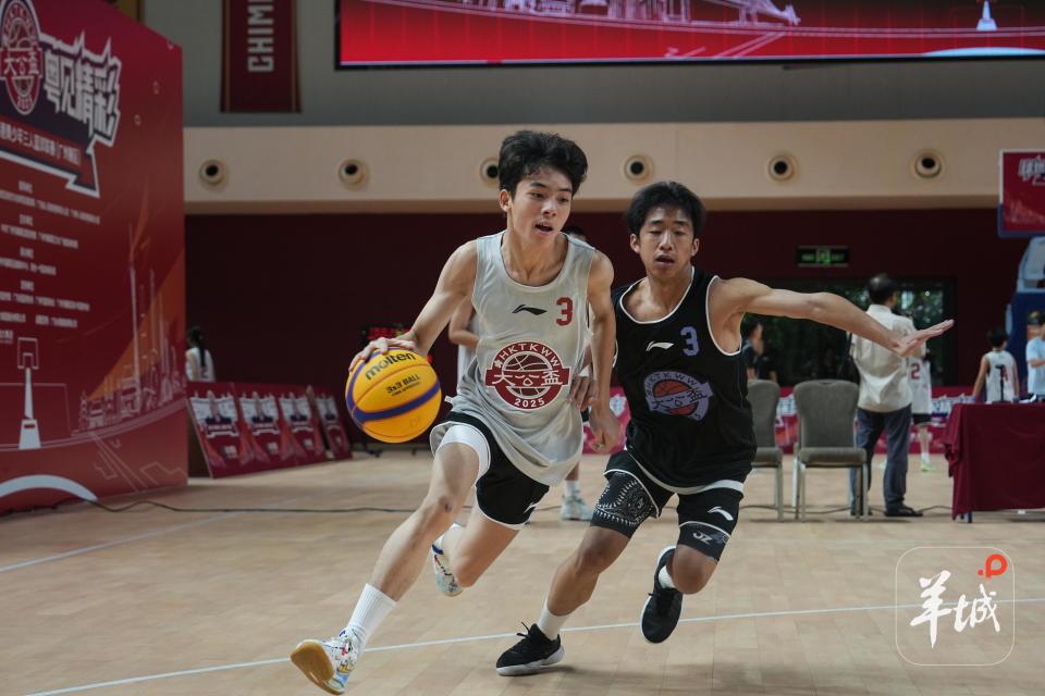 新闻办副主 新闻办副主